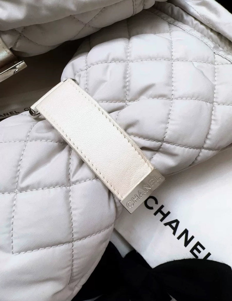 Chanel 21N ski gloves