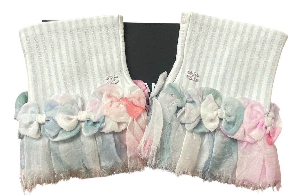NIB Rare Chanel 13C Paris-Versailles Mint Green Leather Silk Bows CC Fingerless Gloves Size 7.5