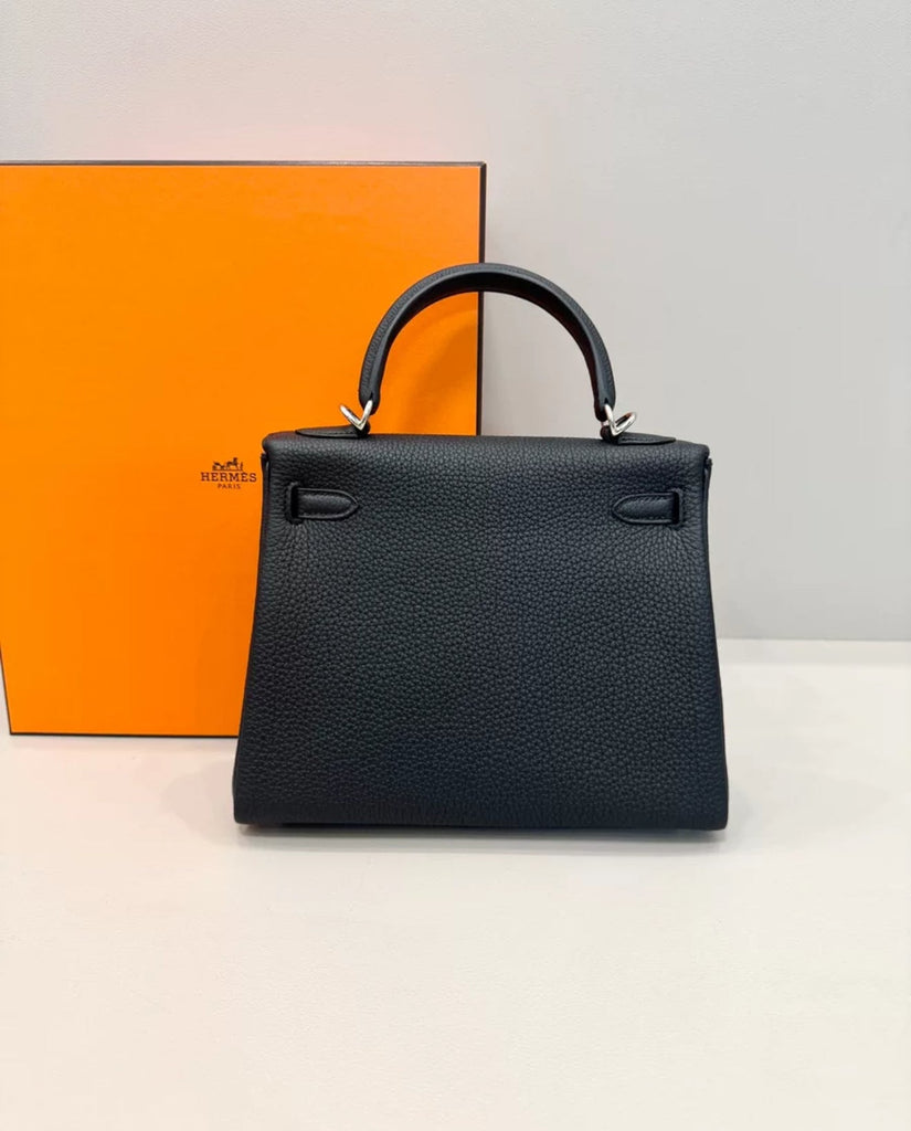 HERMÈS Kelly 25 Noir Togo Leather  Palladium Hardware
