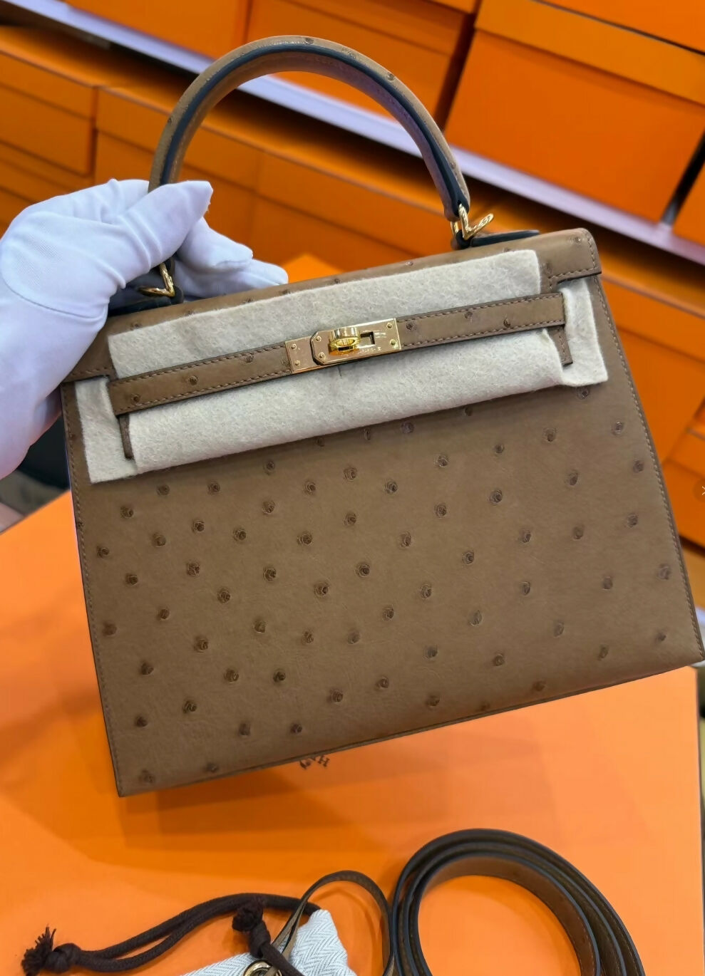 Hermes kelly 25 gold ostrich leather with gold hardware