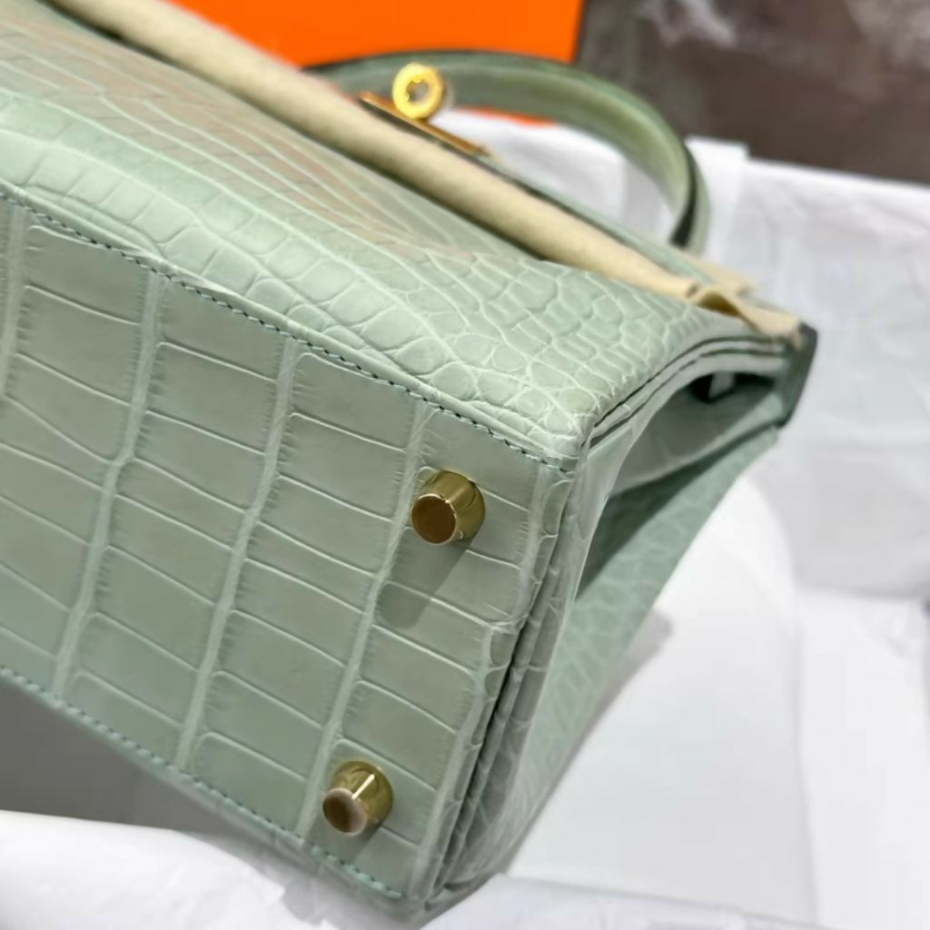 Hermès Kelly 25 Matte Vert d'Eau Porosus Crocodile Gold Hardware