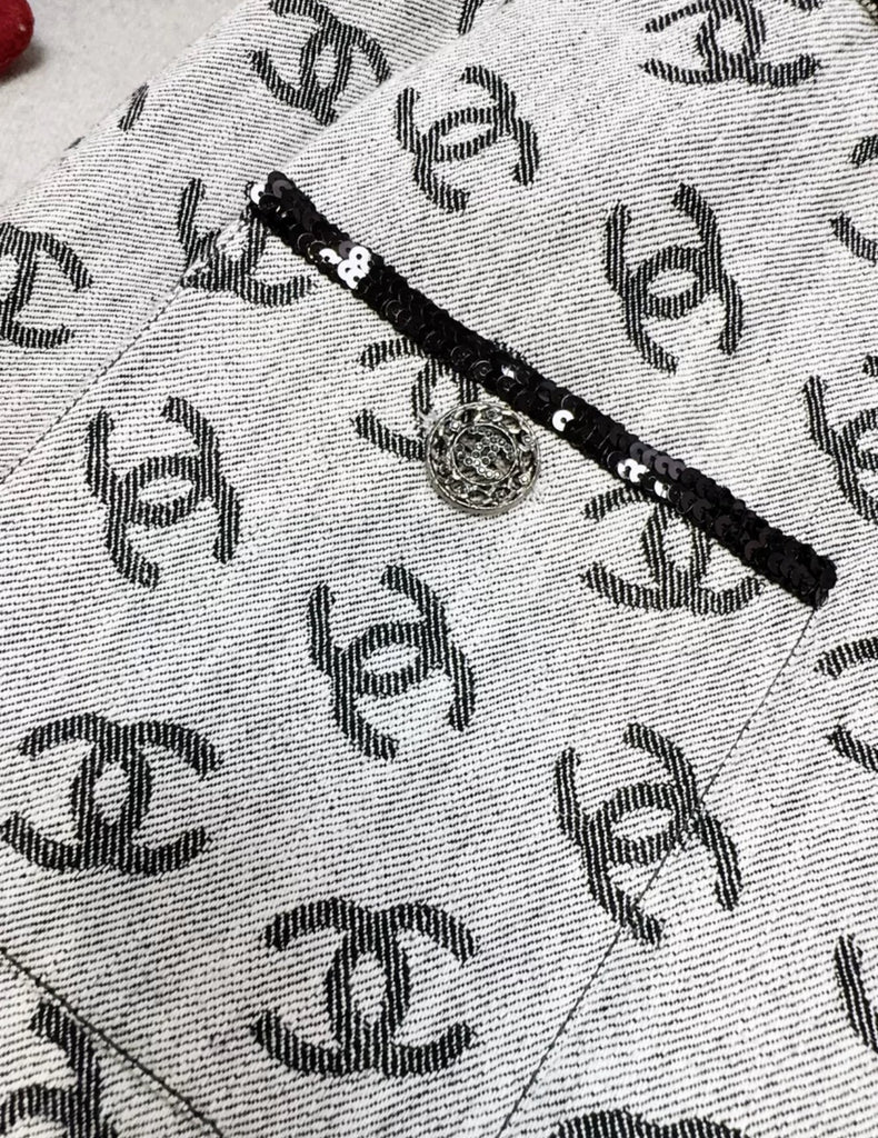 Chanel 22SS CC Gray denim jacket with sequin trimming