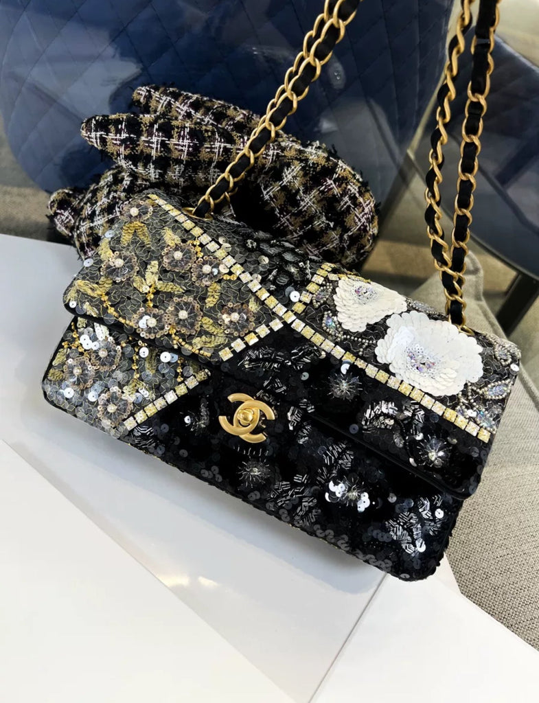 Chanel 25A Embroidered, Sequins & Gold-Tone Metal flap bag