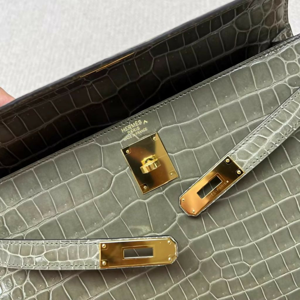 Hermès Kelly 32 Gris Tourterelle shiny Crocodile Leather Gold Hardware