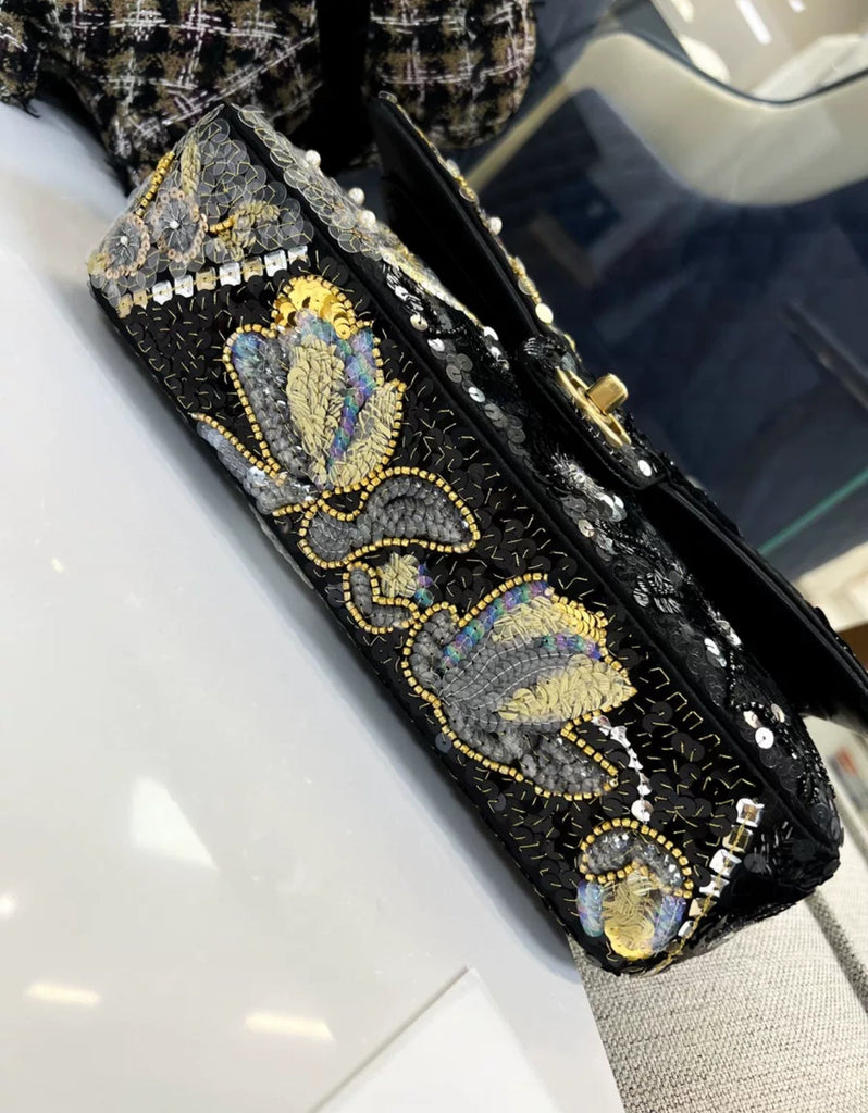 Chanel 25A Embroidered, Sequins & Gold-Tone Metal flap bag