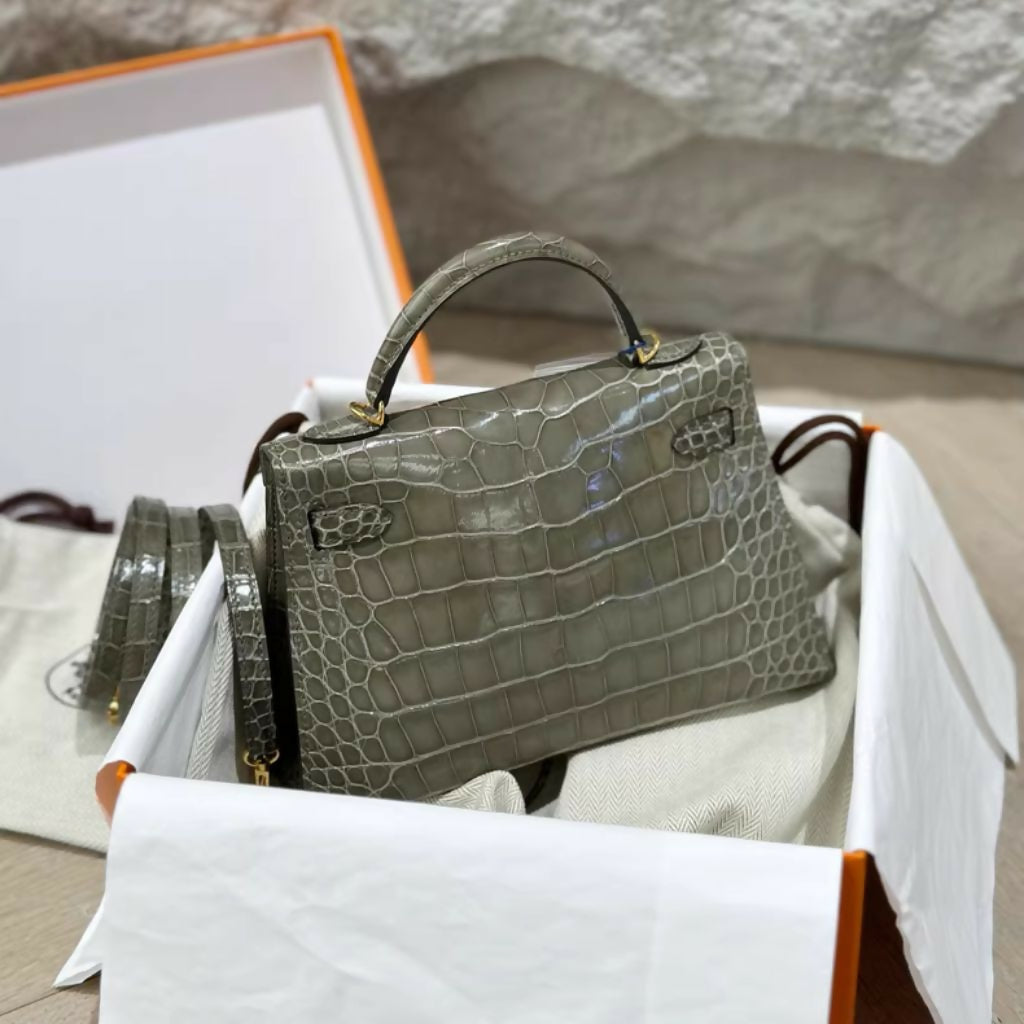 Hermès Mini Kelly Gris ciment Shiny Crocodile leather Gold Hardware