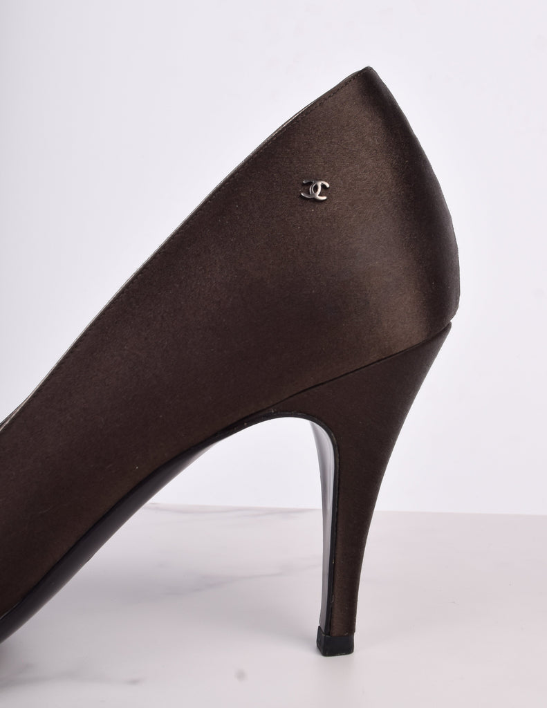 Chanel Vintage AW 2004 Deepest Brown Satin and Bronze Leather Cap Toe Pumps