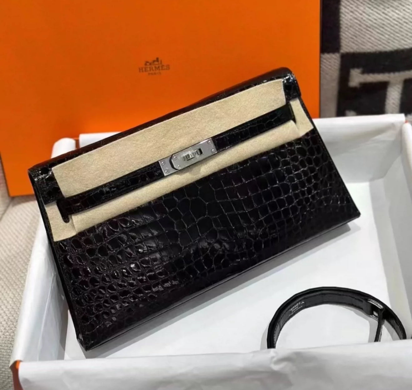 HERMÈS Kelly Elan Noir Shiny Porosus Crocodile leather palladium hardware available