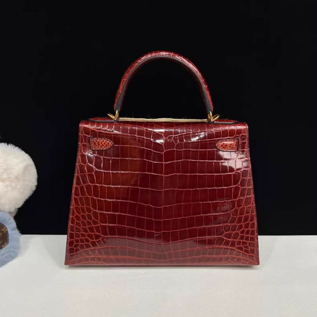 Hermès Kelly 28 Rouge Bordeaux Crocodile leather with Gold Hardware