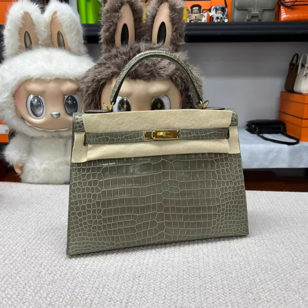 Hermès Kelly 32 Gris Tourterelle shiny Crocodile Leather Gold Hardware