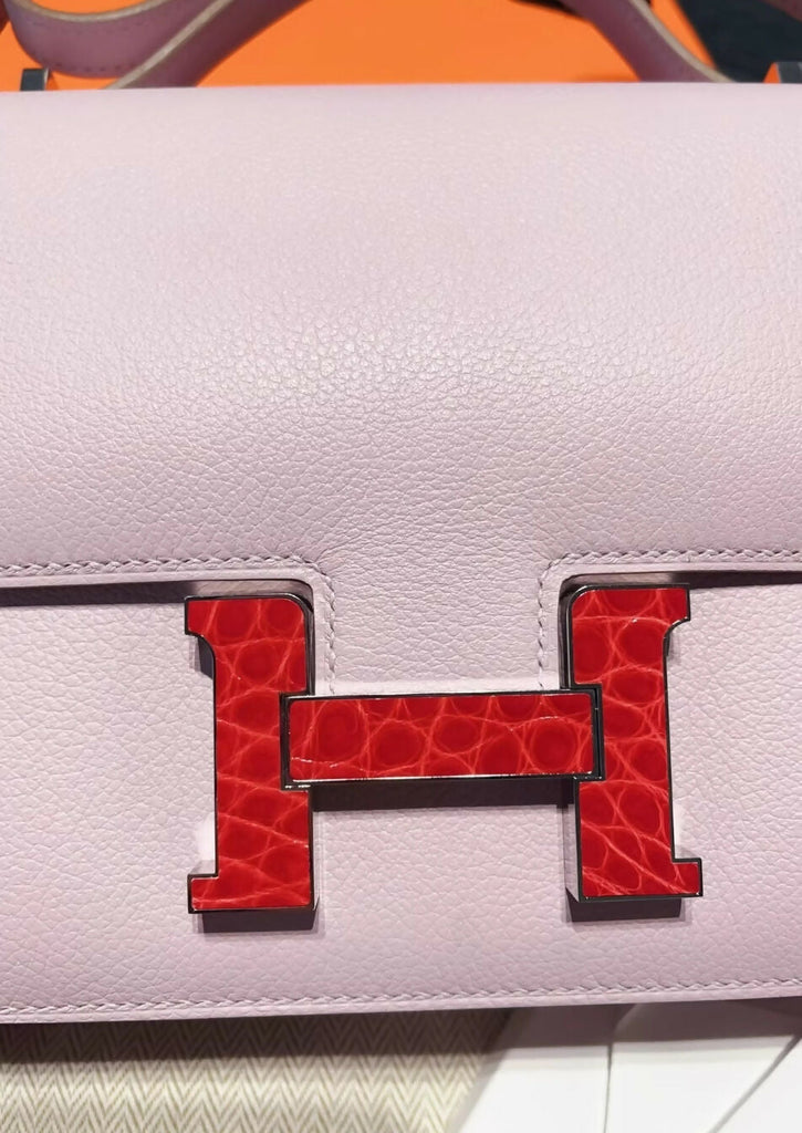 Hermes constance mini touch Mauve Pale evercolor leather with red alligator hardware