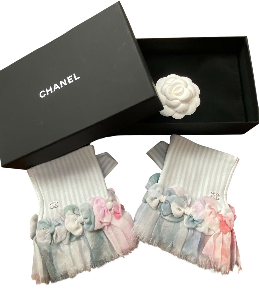 NIB Rare Chanel 13C Paris-Versailles Mint Green Leather Silk Bows CC Fingerless Gloves Size 7.5