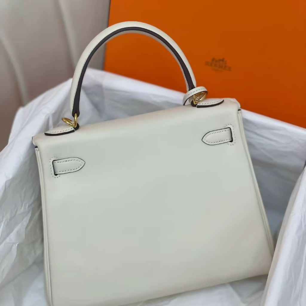 Hermès Kelly 25 Nata Swift Leather with Gold Hardware