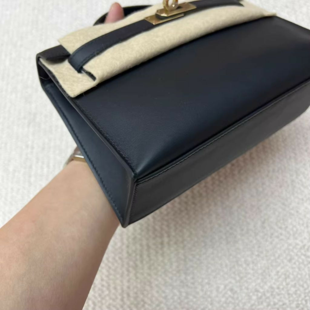 Hermès Mini Kelly Pochette Black Swift Leather Champagne Gold Hardware