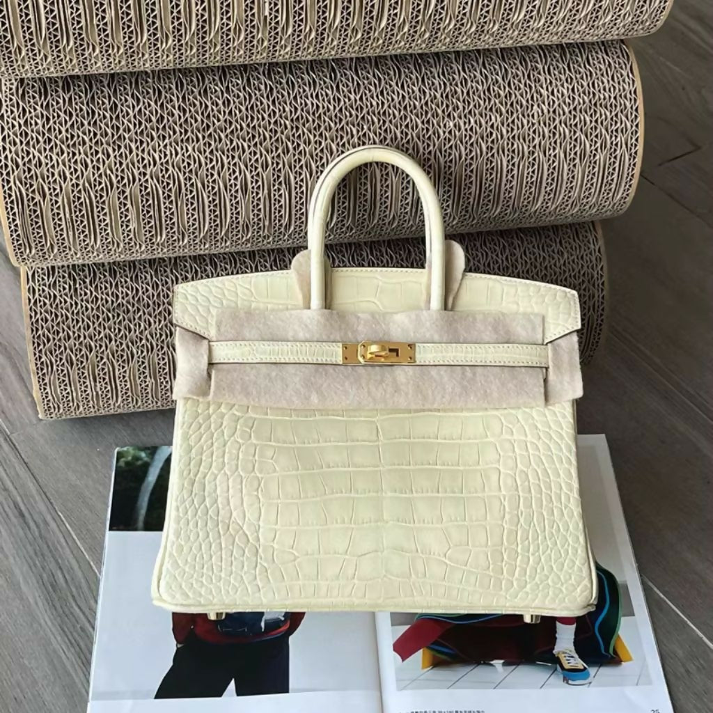 Hermès Birkin 25 Vanille Matte Alligator Gold Hardware