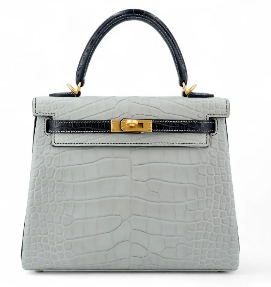 HERMÈS Kelly 25 Gris Perle/Noir Matte Alligator Leather Brushed Gold Hardware
