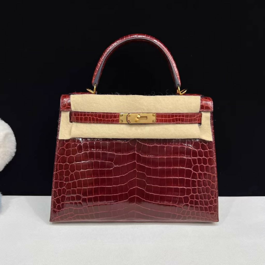 Hermès Kelly 28 Rouge Bordeaux Crocodile leather with Gold Hardware