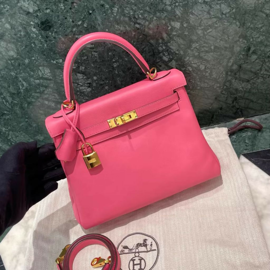 Hermès Kelly 25 Lipstick Pink Swift Leather with Gold Hardware