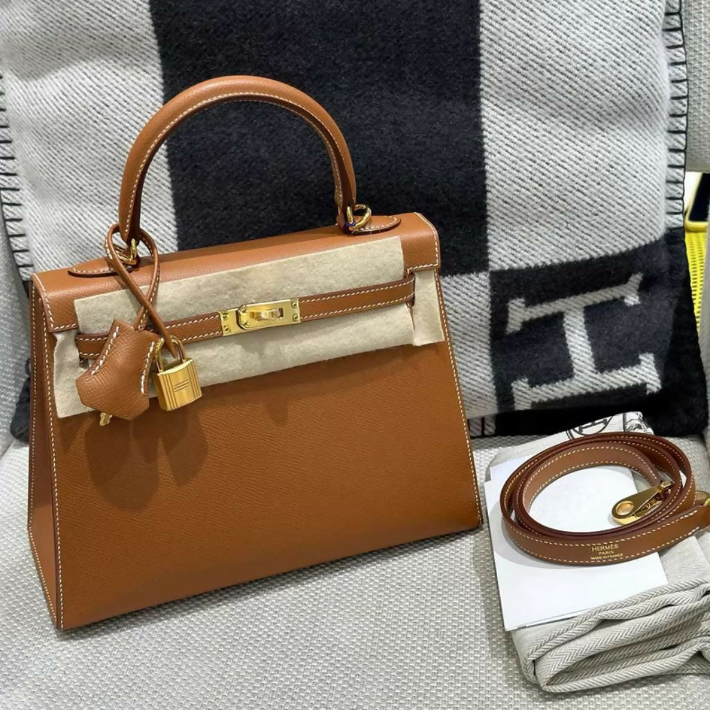 Hermès Kelly 25 Golden Epsom Leather with Gold Hardware