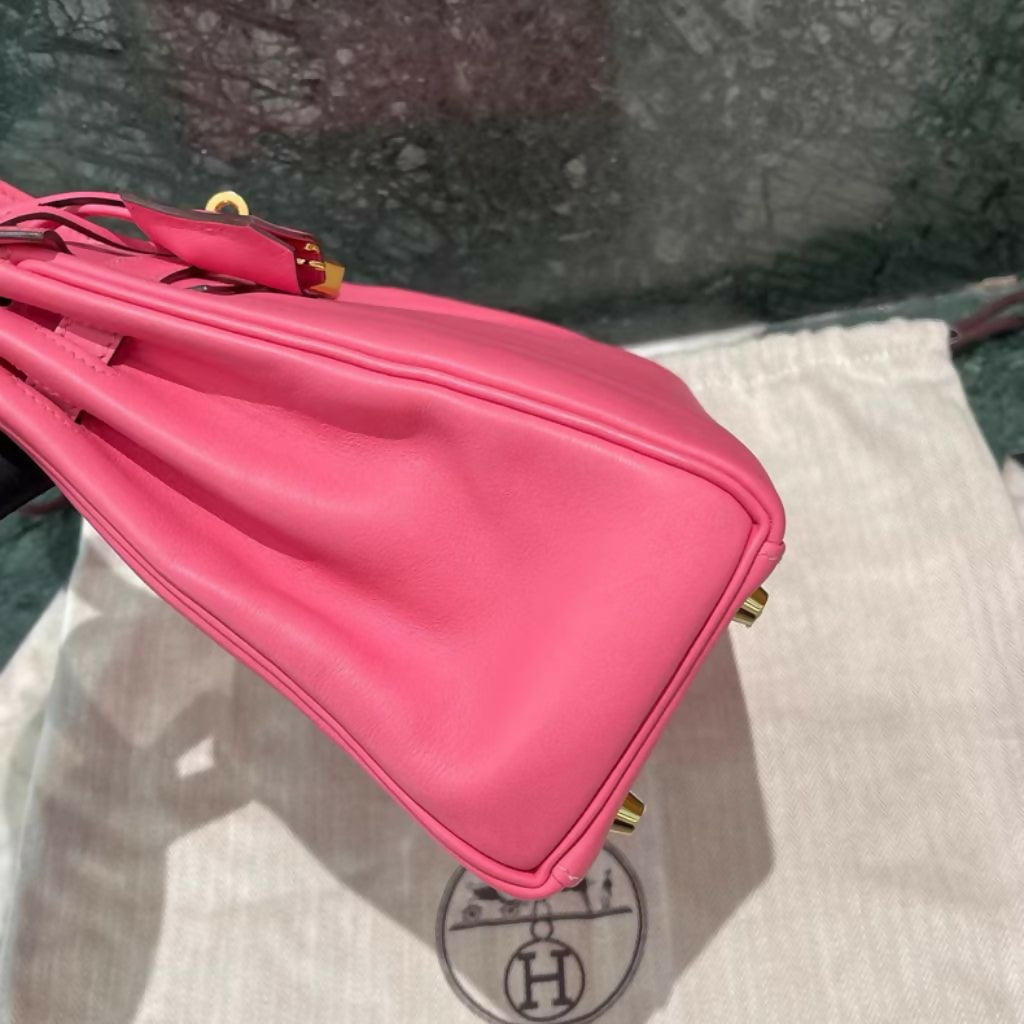 Hermès Kelly 25 Lipstick Pink Swift Leather with Gold Hardware