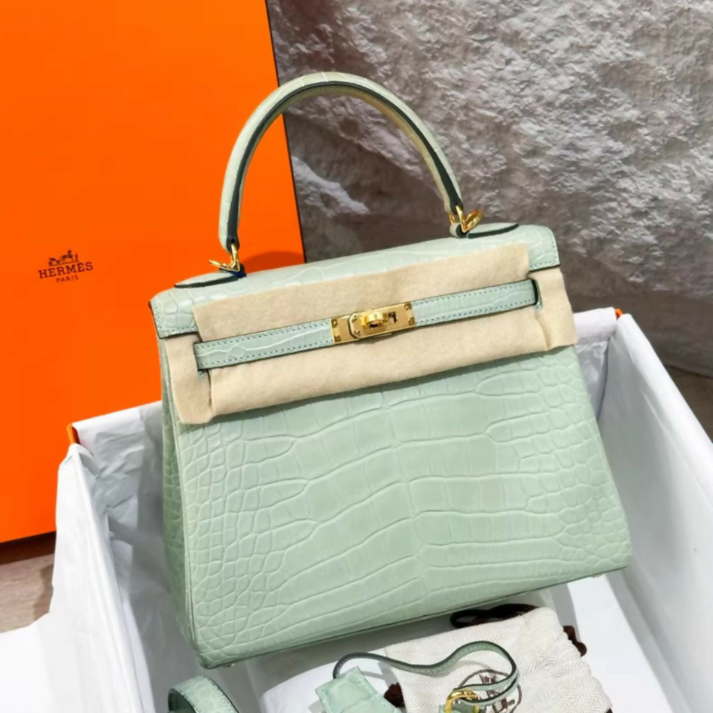 Hermès Kelly 25 Matte Vert d'Eau Porosus Crocodile Gold Hardware
