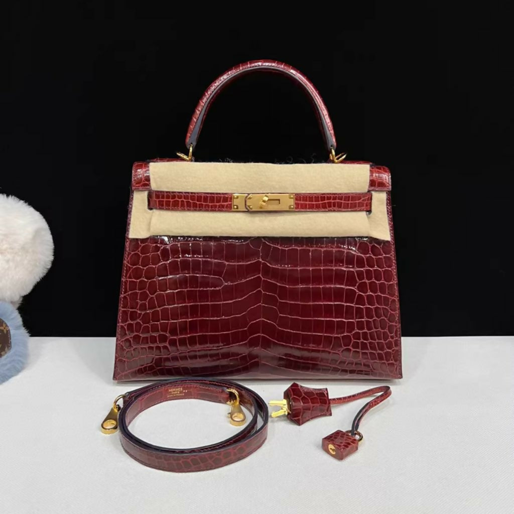 Hermès Kelly 28 Rouge Bordeaux Crocodile leather with Gold Hardware