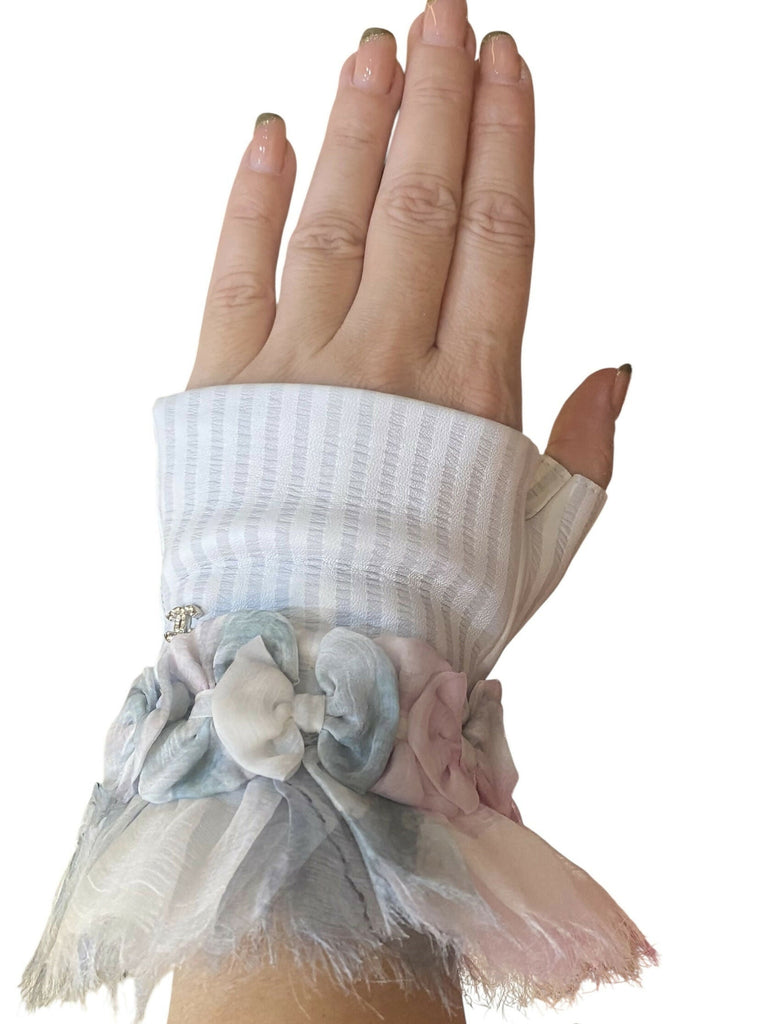 NIB Rare Chanel 13C Paris-Versailles Mint Green Leather Silk Bows CC Fingerless Gloves Size 7.5