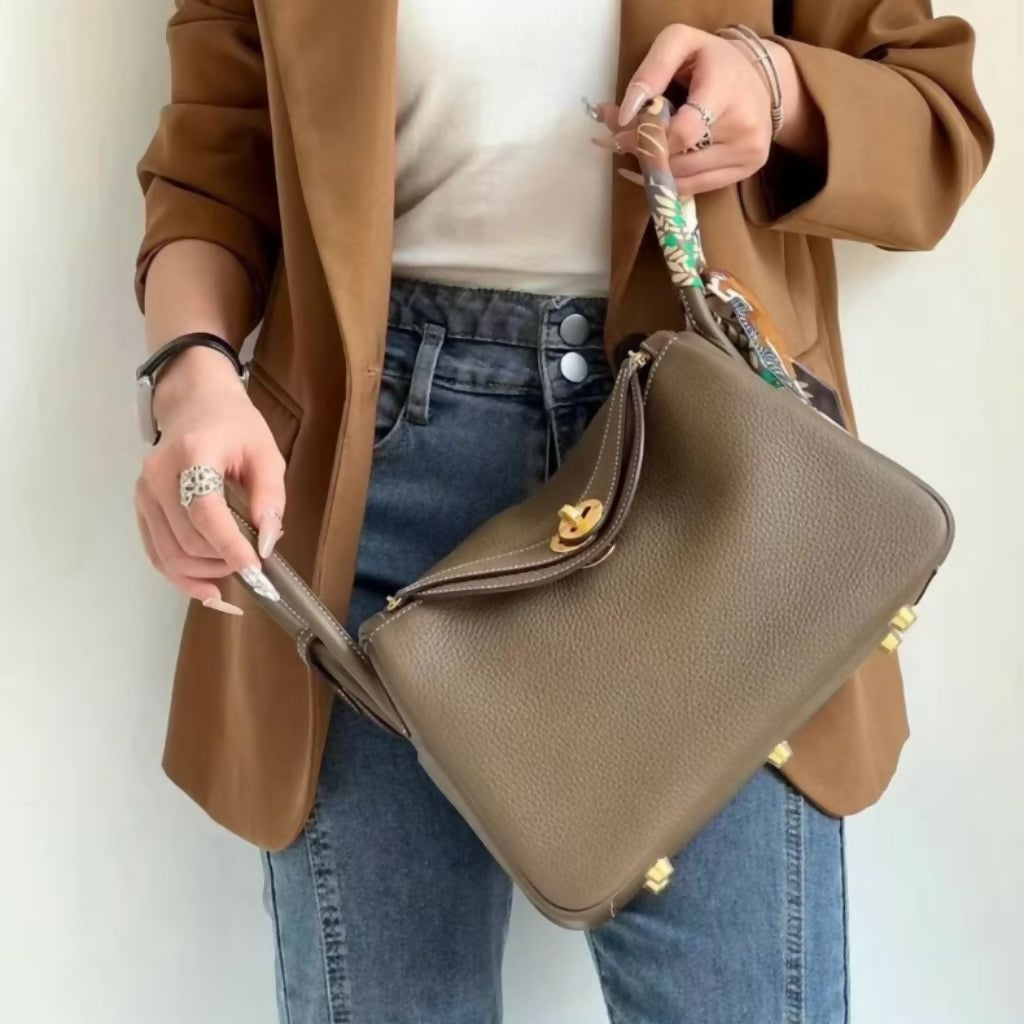 Hermès Lindy 30 Etoupe TC Leather with Gold Hardware