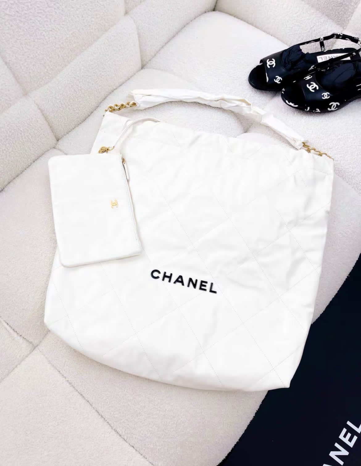 Chanel 22 Handbag Large 22S Calfskin White/Black Logo