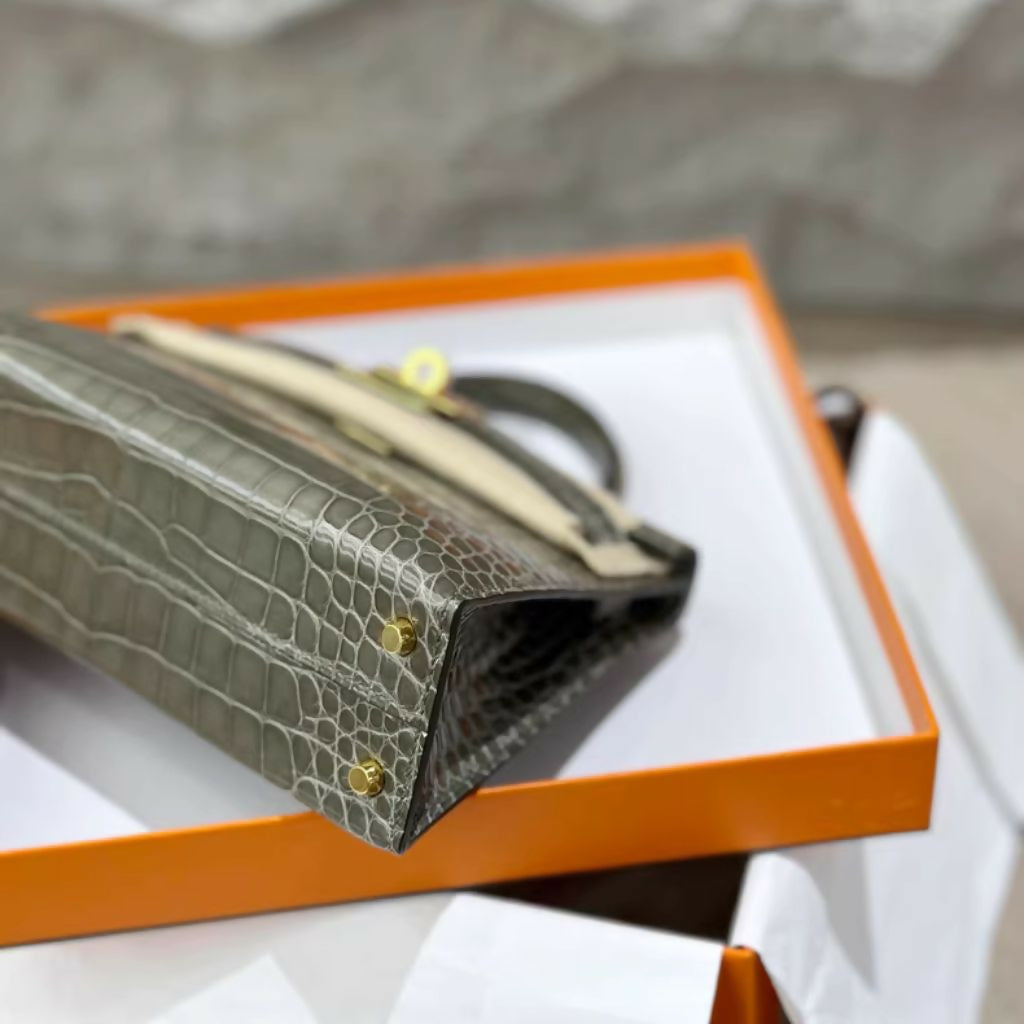 Hermès Mini Kelly Gris ciment Shiny Crocodile leather Gold Hardware