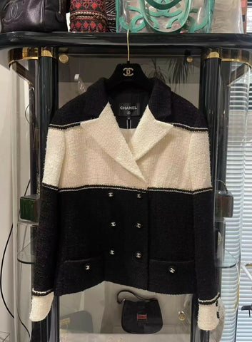CHANEL 20A METIER D'ART BLACK ECRU TWEED JACKET