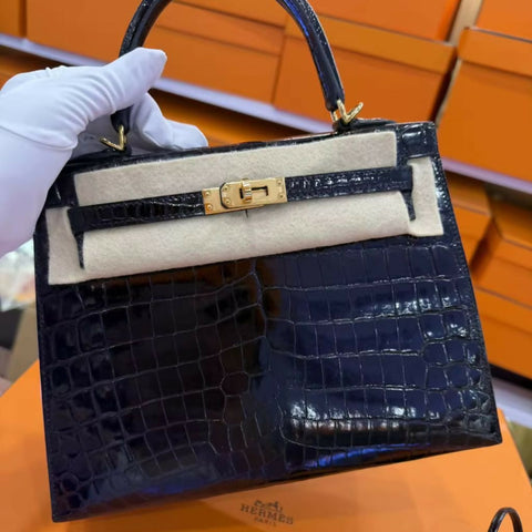 Hermès Kelly 25 Black Shiny Crocodile Leather with Gold Hardware