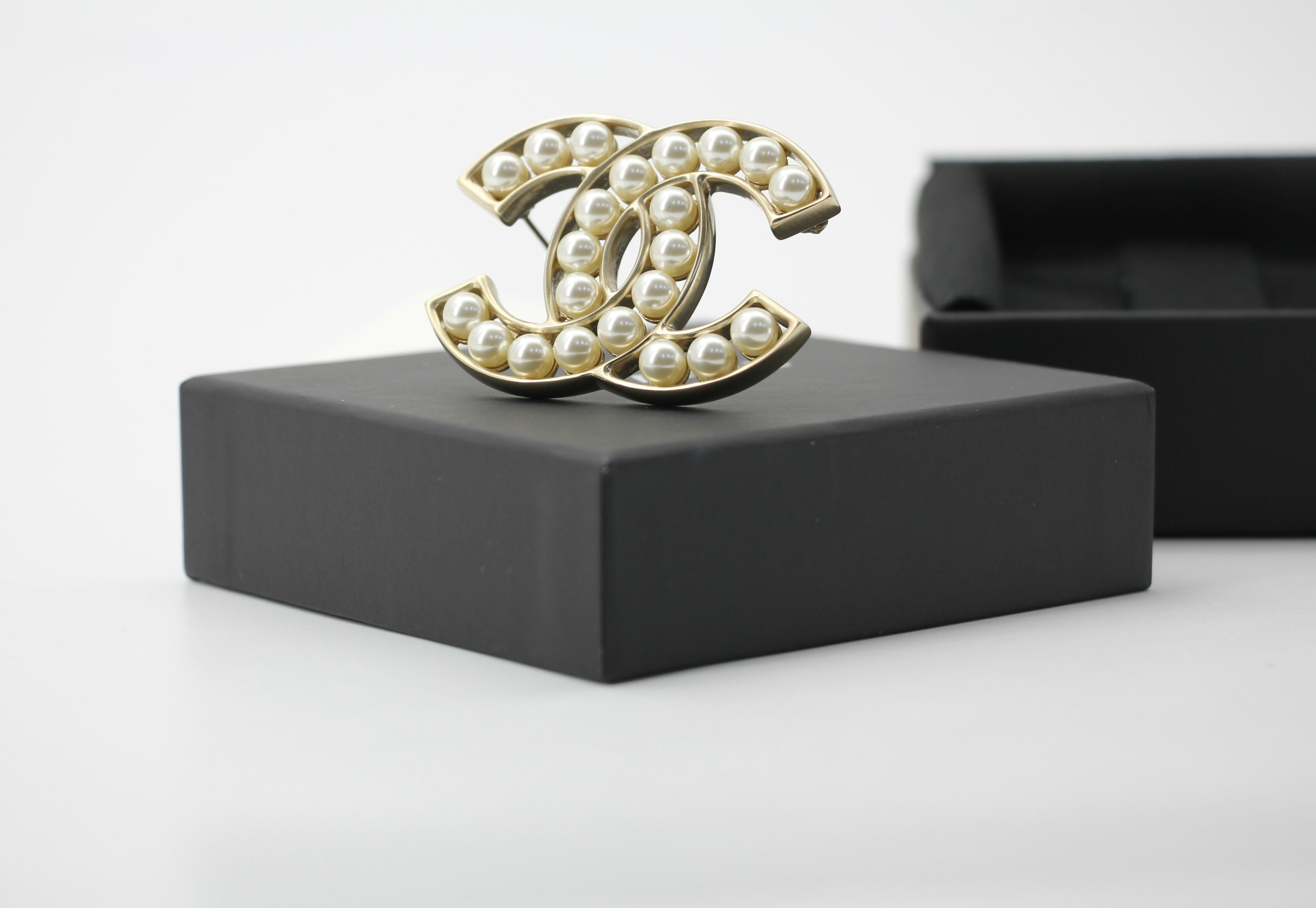 Chanel B19V Imitation Pearl & Metal Frame CC Brooch