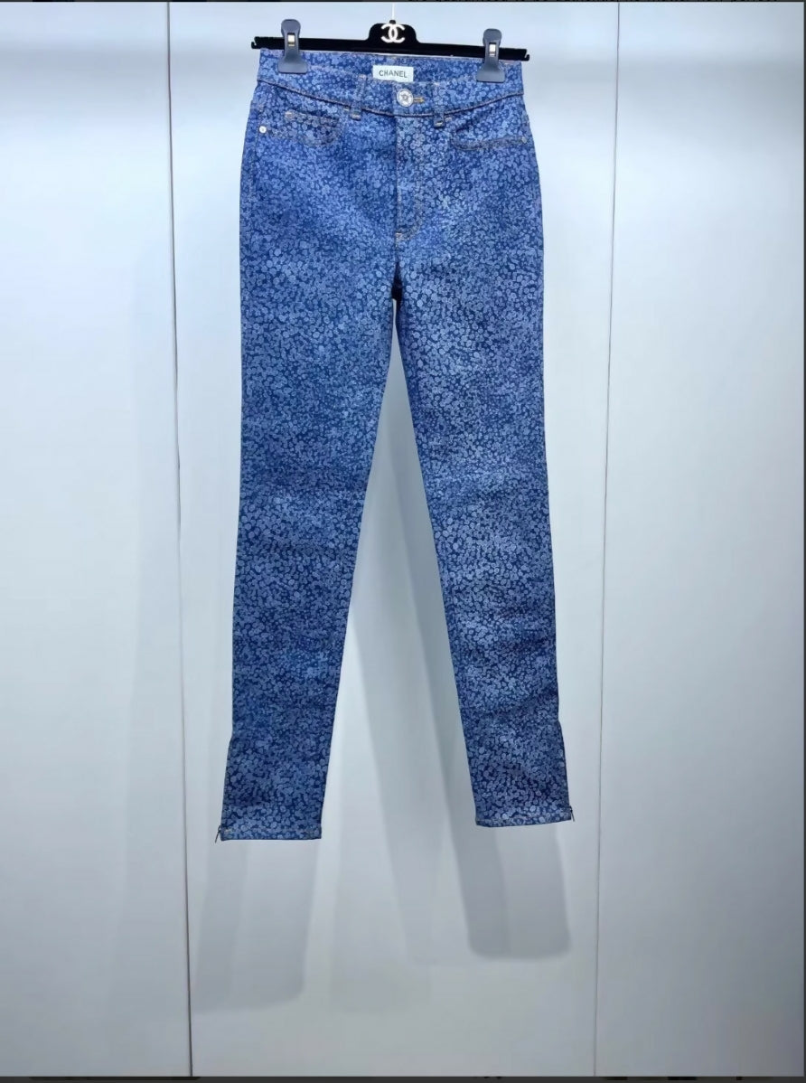 Chanel 21B Double C Camellia denim pants